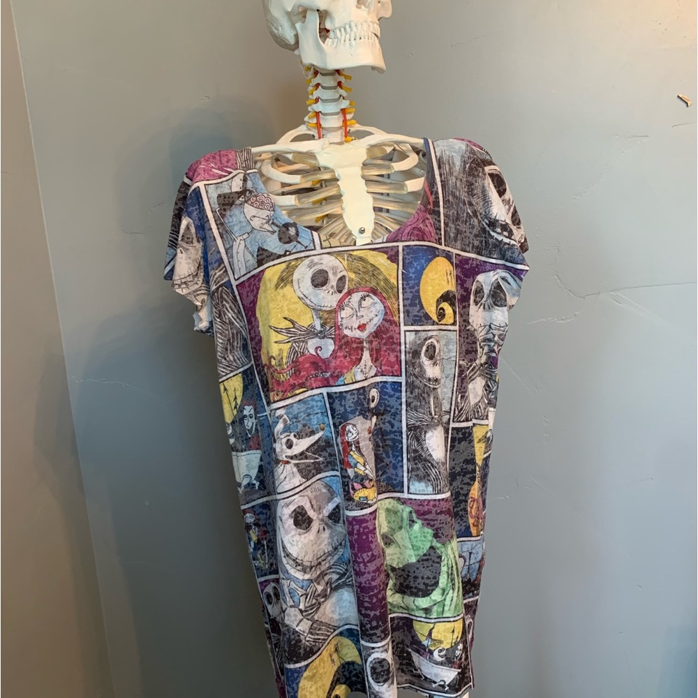 Disney nightmare before Christmas rare Disneyland park comic book print t-shirt.